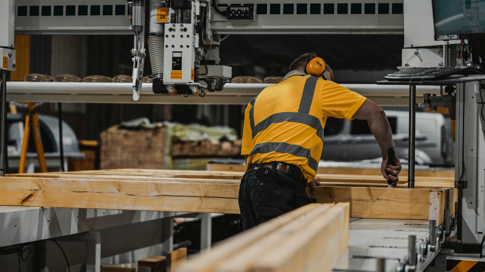 Operator at an automated production line, leadership development for manufacturing companies in Durham Region