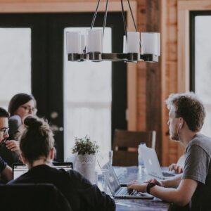 Read more about the article How to Retain Top Talent in Ontario